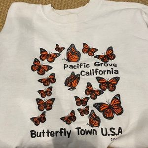 Vintage butterfly Monterey crew neck 💛🦋